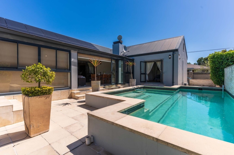 4 Bedroom Property for Sale in Bergsig Western Cape